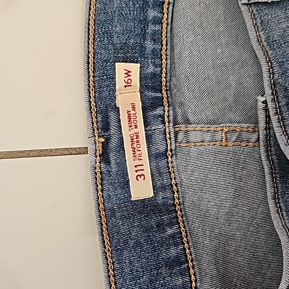Levi's - Picture 5 of 5